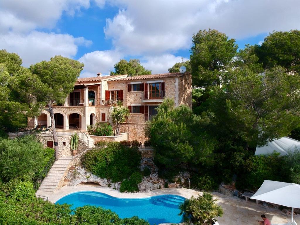 Impressive villa with sea views in Cala Santanyí