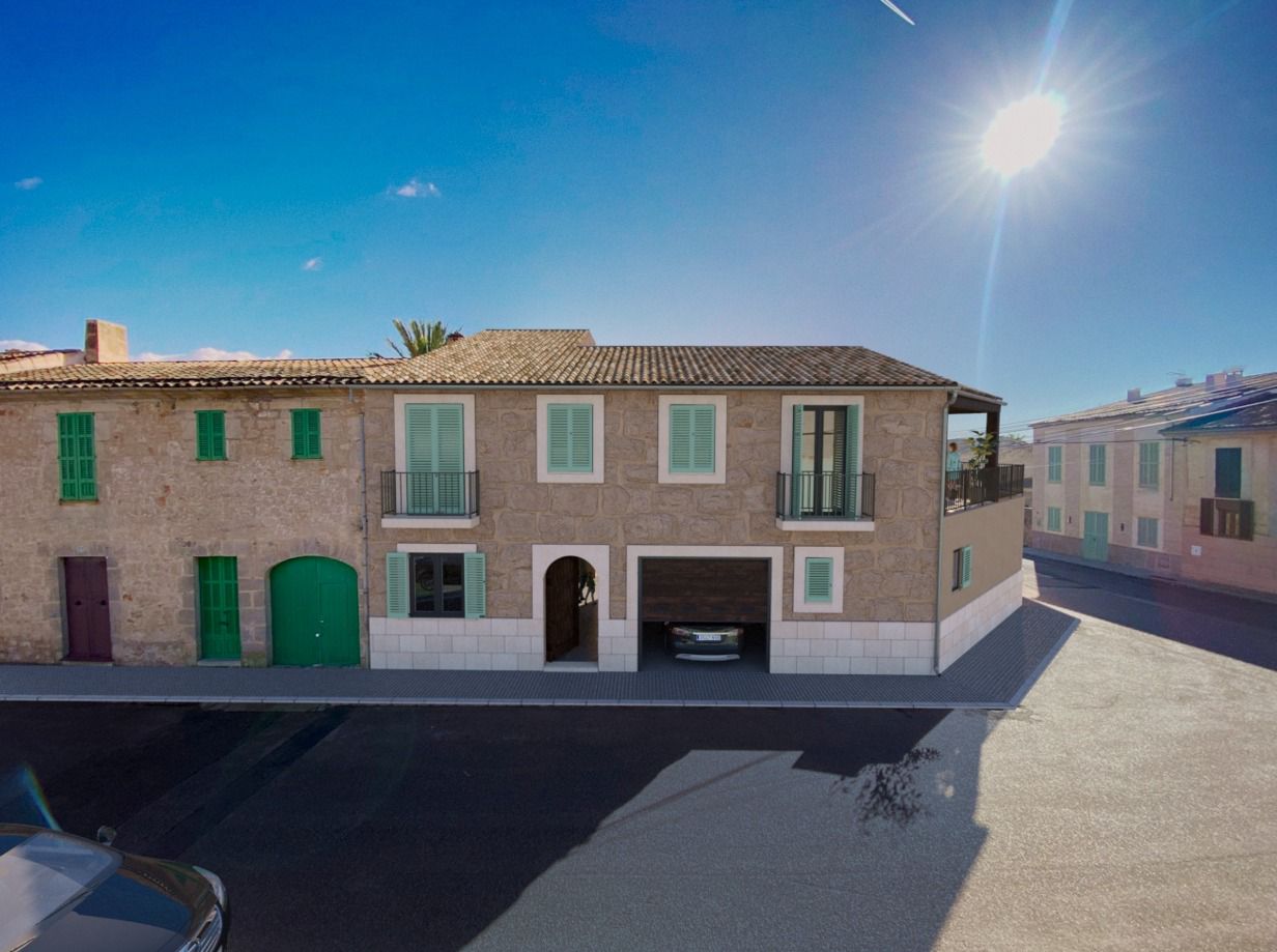 Refurbished town house in the center of Ses Salines