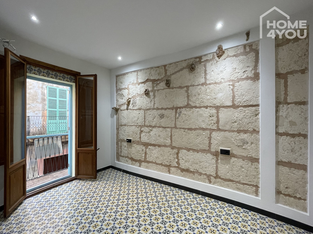 picturesque top renovated 165sqm townhouse, central location, natural stone, 4SZ, 4BZ, roof terrace, balcony